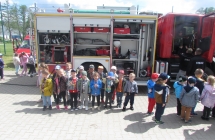 gr. III Dzien Dziecka - spotkanie ze strazakami i ogladanie wozu strazackiego