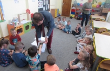 gr. III Dzien Dziecka - slodki poczestunek od Pana Wojta