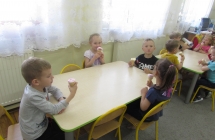 gr. III Dzien Dziecka - jemy pyszne lody