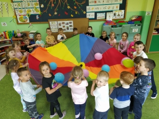 zabawy z chusta animacyjna