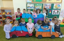 Prezentacja wykonanych pojazdow z kartonu