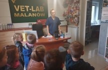 Dzieci u weterynarza w ramach miesiaca dobroci dla zwierzat