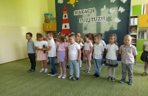 dzieci wystepuja przed rodzicami