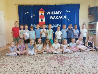 Przedszkolaki z gr. V podczas wystepu z okazji Zakonczenia roku