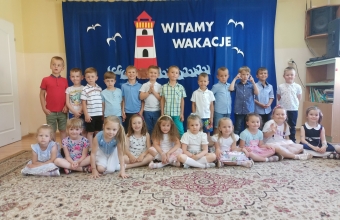 Przedszkolaki z gr. V podczas wystepu z okazji Zakonczenia roku