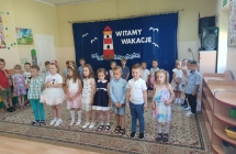 Dzieci z gr. V spiewaja piosenke