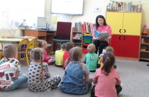 gr. III projekt Maly mis w swiecie wielkiej literatury - mama Letycji czyta nam bajke