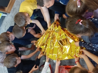 Zajecia z wykorzystaniem folii ratowniczej