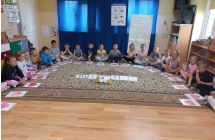 Dzieci podczas zajecia Bohaterska trojka