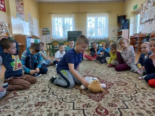 Szesciolatki ucza sie udzielac pierwszej pomocy