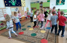 Zabawa ruchowa Kropki