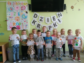 Dzien Kropki zdjecie grupowe_resized_20220918_080208565