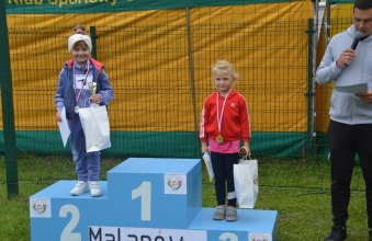 Dziewczynki na podium.