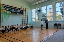 Wojt sklada zyczenia pracownikom przedszkola