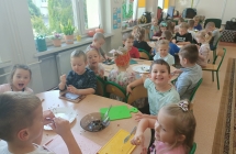 Dzieci probuja roznych owocow  (2)