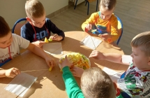 gr. V Szaszlyki owocowe - nadziewamy owoce na ptyczki