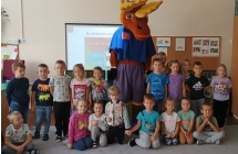 Zdjecie dzieci z Losiem Czystosiem