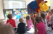 Los Czystos wita sie z dziecmi