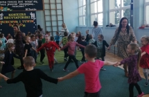 Taniec dzieci w kole