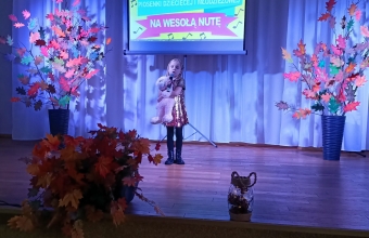 Nadia z gr. VII podczas przegladu muzycznego