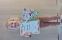 Dziewczynka z gr. II z dyplomem