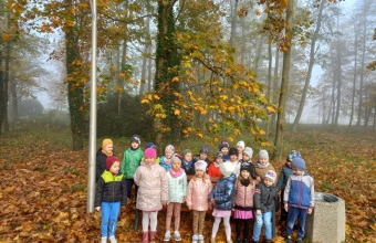 gr. V wycieczka do parku - pamiatkowe zdjecie