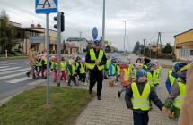 Dzieci z gr. VII i VIII na skrzyzowaniu