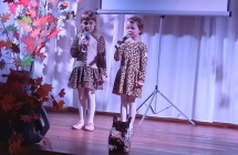 Gminny Przeglad Piosenki Na wesola nute - wystep Hani i Amelki z gr. VI