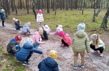 dzieci rysuja zwierzeta lesne