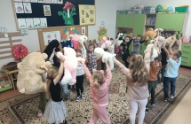 zabawa taneczna z misiami - grupa Kotki