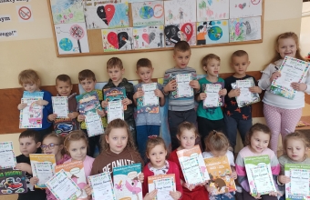 Dzieci z gr. VII nagrodzone w konkursie plastycznym Zyjmy w swiecie wolnym od dymu papierosowego