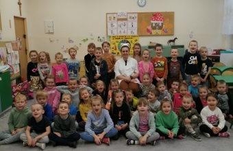 Zdjecia grup VII i VIII z pielegniarka