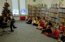 Wizyta w bibliotece - rozmowa z pania Malgosia na temat tradycji swiatecznych