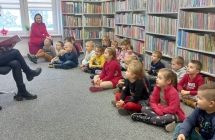 Wizyta w bibliotece - sluchany bajki Boze Narodzenie Tupcia Chrupcia