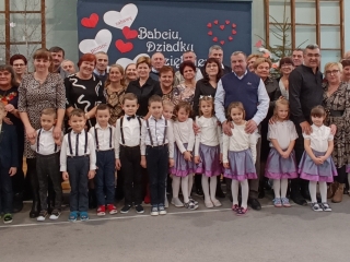 Przedszkolaki z dziadkami