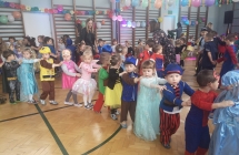 Maluszki tancza w pociagu