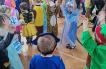 Maluszki tancza w kole