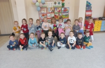 Maluszki z panią fryzjerką.