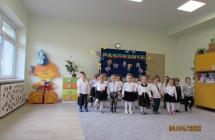 Dzieci w trakcie tanca