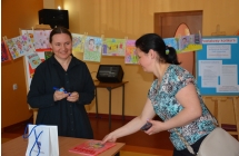 Dwie kobiety w pomieszczeniu 