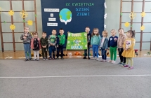 Grupa IX z transparentem.