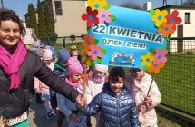 Grupa V podczas pochodu.