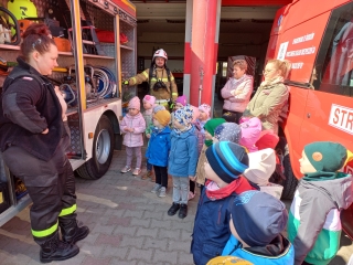 Dzieci sluchaja uwaznie p. strazak.