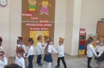 Maluszki podczas tanca.