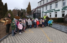 Dzieci na wycieczce w Nadlesnictwie w Turku