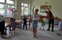zajecia otwarte gr. V - wspolna zabawa ruchowa
