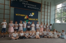Dzieci z grupy Vi z dyplomami