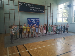 Grupa Wiewioreczek spiewa angielska piosenke