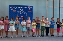 Grupa Zajaczki spiewa piosenke angielska