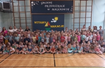 Zdjeie grupowe uczestnikow spotkania.